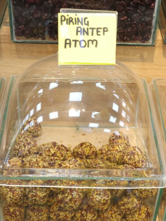 Rice Pistachios Atom